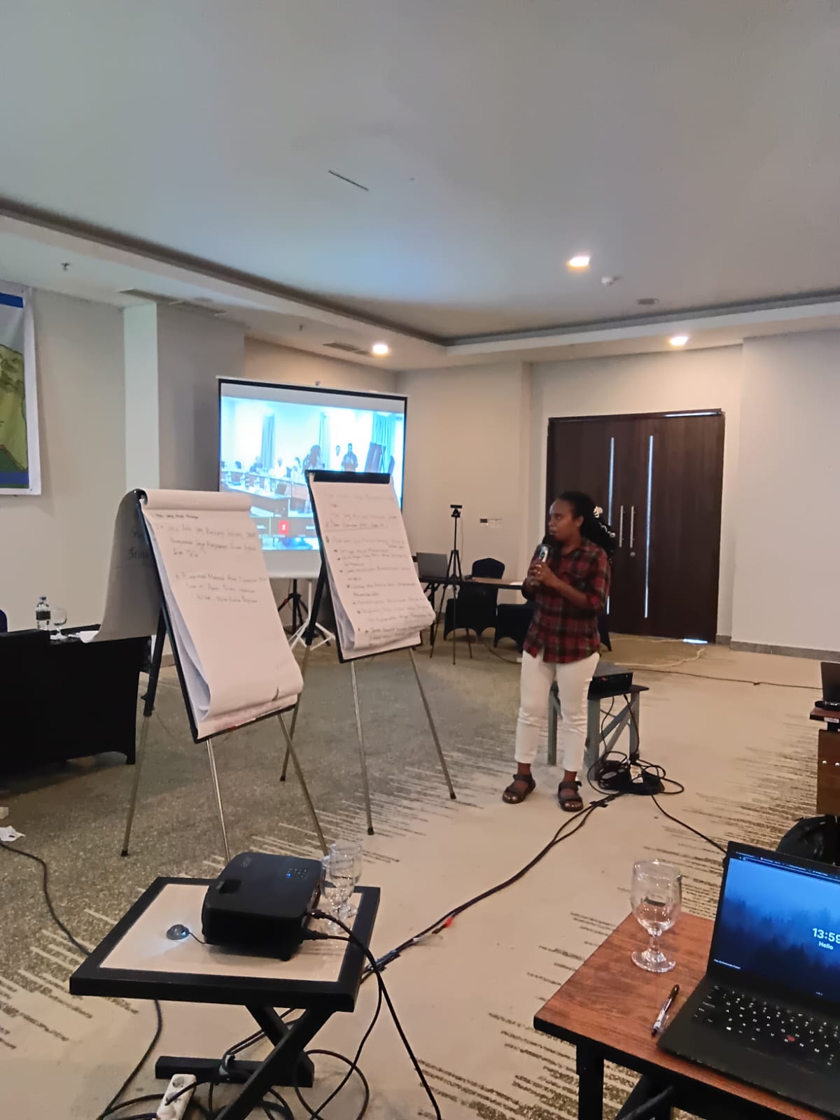 Partisipasi aktif peserta dalam sesi diskusi dan tanya jawab